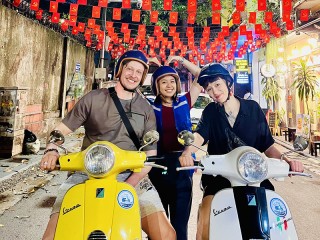 Hanoi After Dark Vespa Tour (4 hours): Street Foods & Drinks + Night Vibes + Lively Rides + Fun & Safe - All inclusive