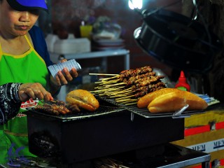 Hanoi Cyclo & Street Food Tour (4 hours) - Private tour - 25% off