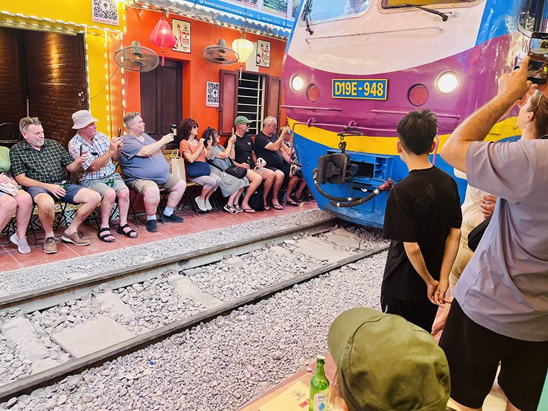 Hanoi City Jeep Tour Half-day: Food, Culture & Fun (4 hours)