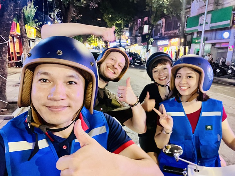 Hanoi After Dark Vespa Tour (4 hours): Street Foods & Drinks + Night Vibes + Lively Rides + Fun & Safe - All inclusive