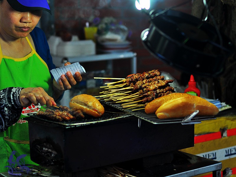 Hanoi Cyclo & Street Food Tour (4 hours) - Private tour - 25% off